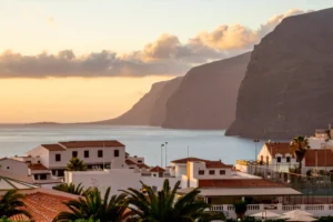 pueblo con vista al mar en canarias
